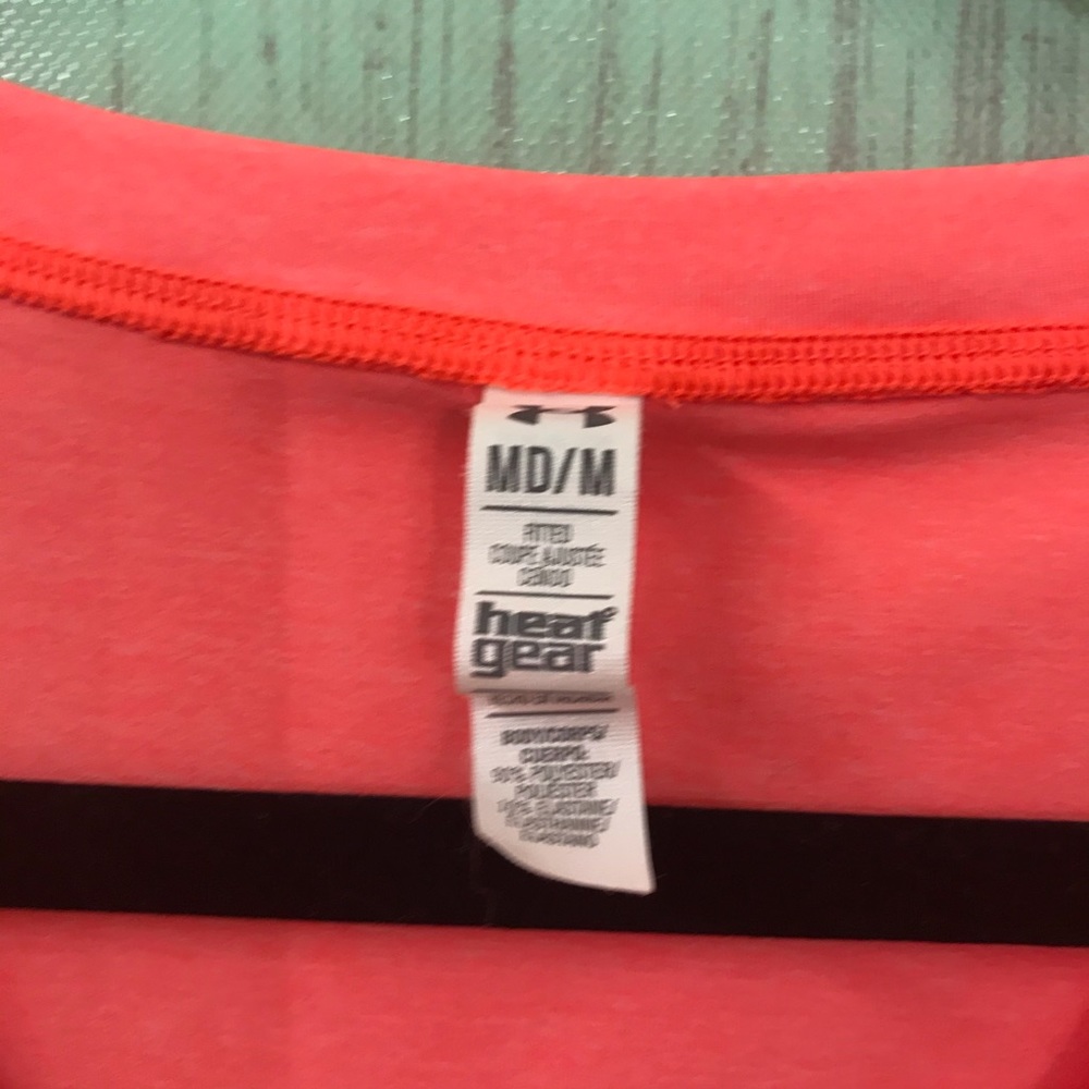 Under Armour Fitted Heat Gear Short Sleeve - Picture 4 of 4